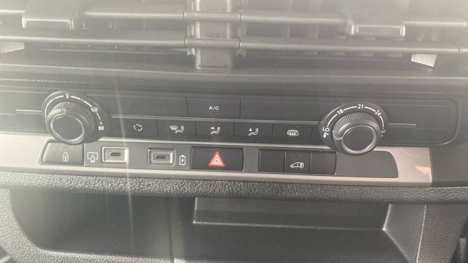 Peugeot Expert M Diesel 2.2 BlueHDi 150 Professional Van - Image 22